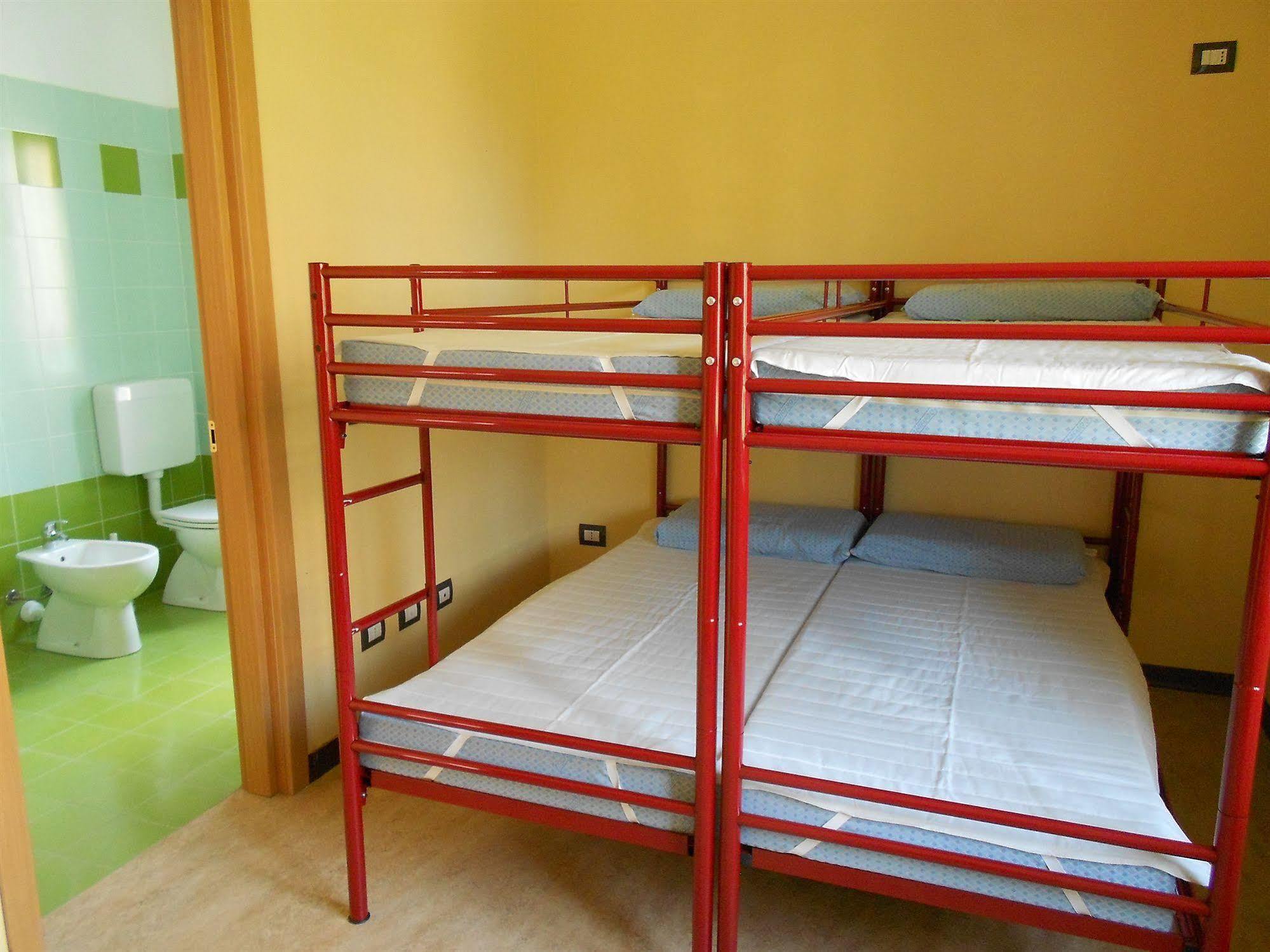 Ostello Di Saronno - Malpensa Hostel מראה חיצוני תמונה